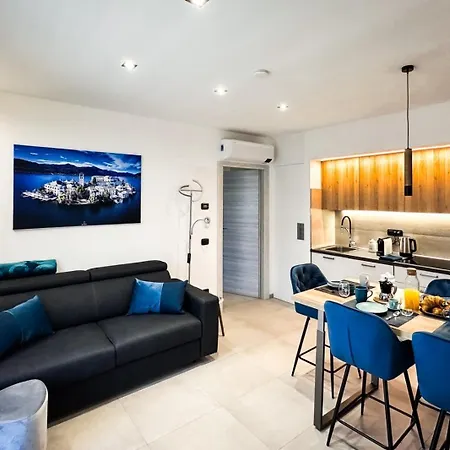 Lakes And Mountains Magic House