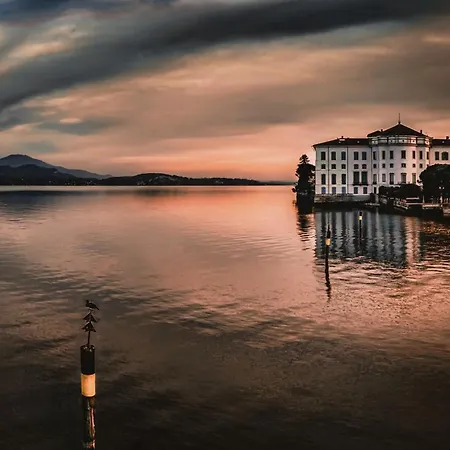 Lakes And Mountains Magic House *