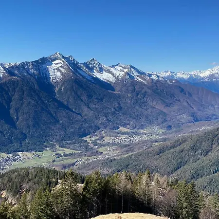 Lakes And Mountains Magic House *