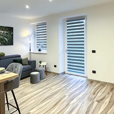 Lakes And Mountains Magic House *