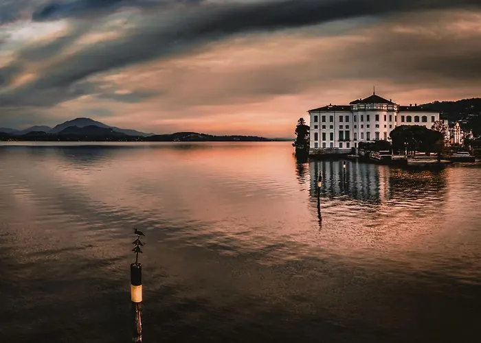 Lakes And Mountains Magic House *